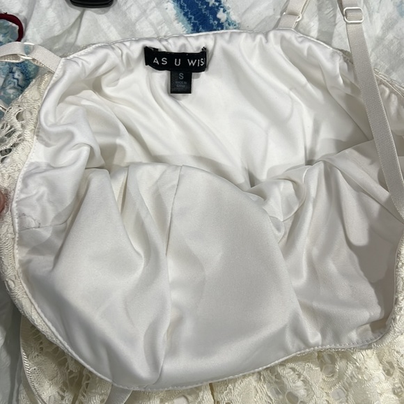 As U Wish Dress. Lace with pinning - Picture 3 of 4